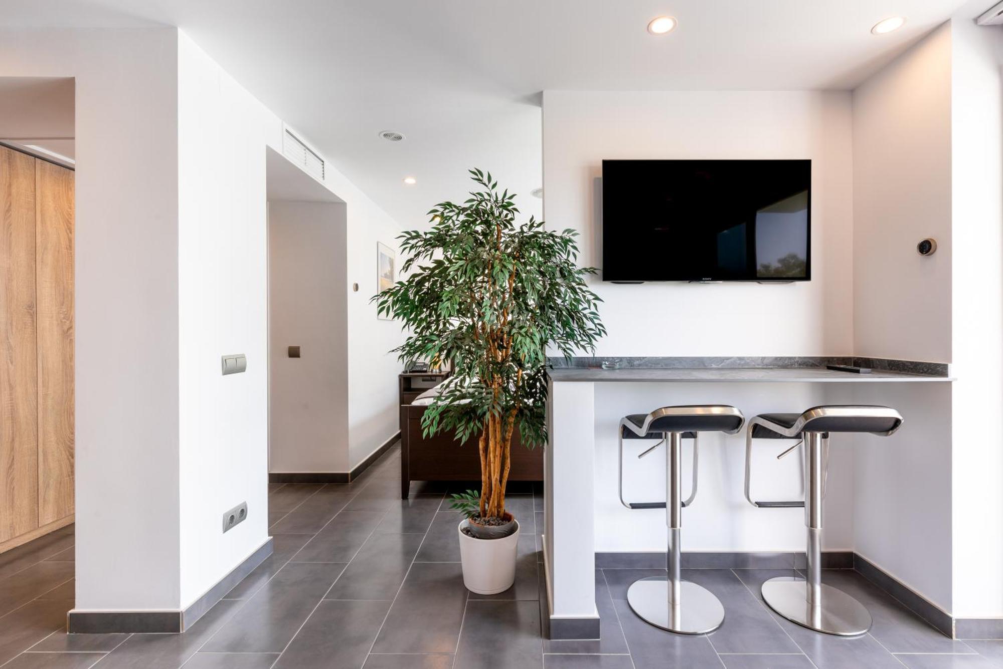 Wintowinrentals Executive Apt In Ocean House Complex Torremolinos Extérieur photo